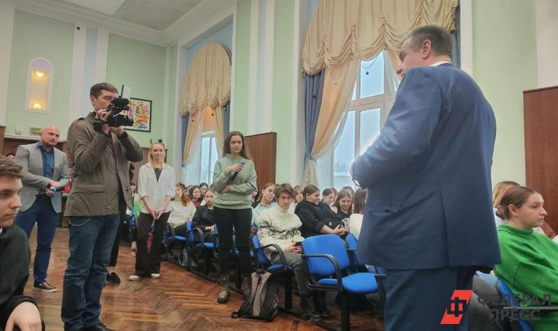 Кандидаты в президенты посещают регионы: о чем говорил Слуцкий в Нижнем Новгороде