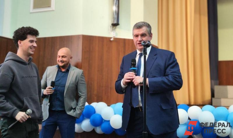 Кандидаты в президенты посещают регионы: о чем говорил Слуцкий в Нижнем Новгороде