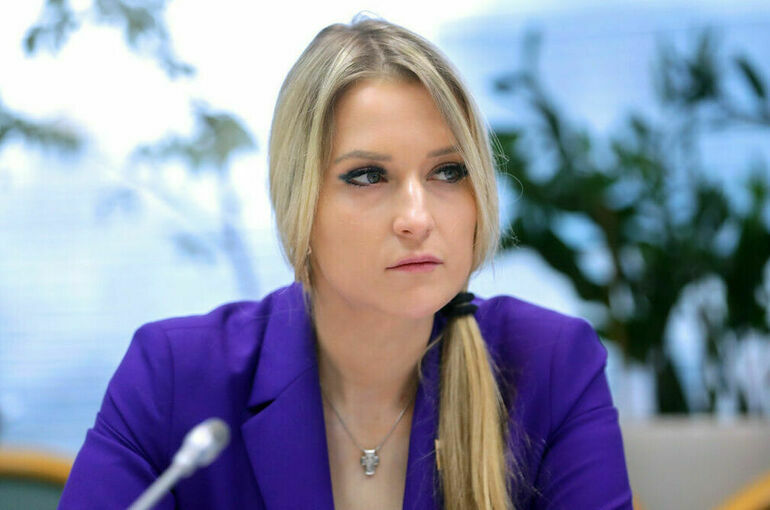 Лантратова призвала ввести специальную новогоднюю стипендию