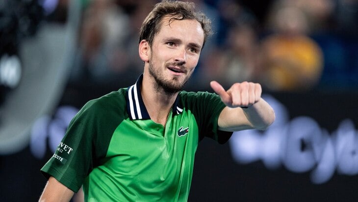 Медведев разгромил Оже-Альяссима и вышел в следующий круг Australian Open