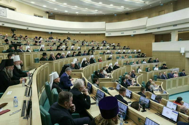 Патриарх Кирилл призвал подумать об ограничениях услуг эзотериков и астрологов
