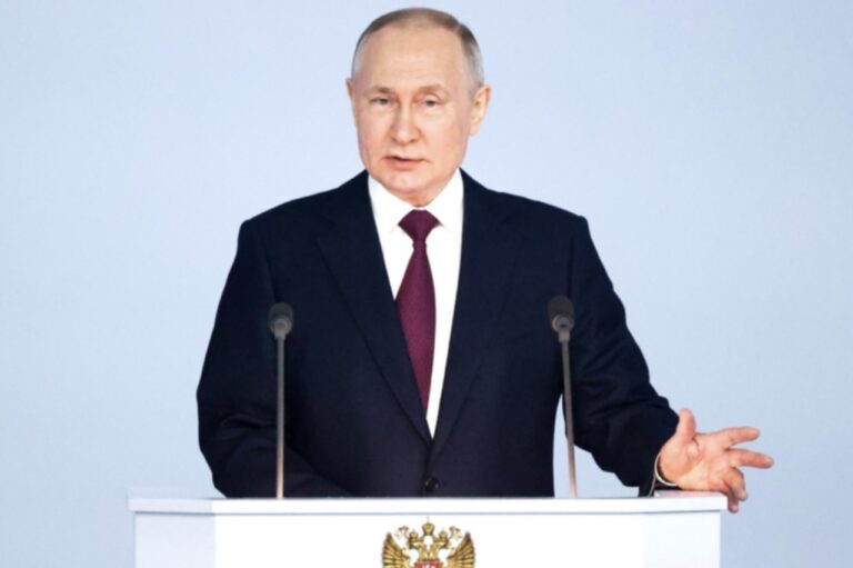 Путин закрепил статус многодетной семьи в России