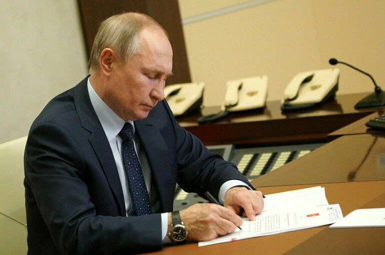 Путин разрешил совершать сделки с акциями &laquo;Русснефти&raquo;