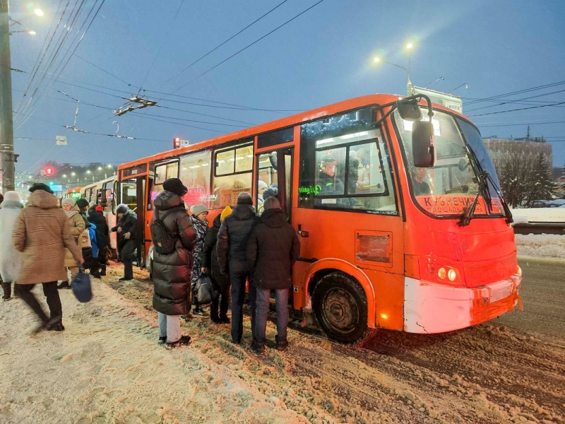В Красноярске во время движения загорелся пассажирский автобус: подробности