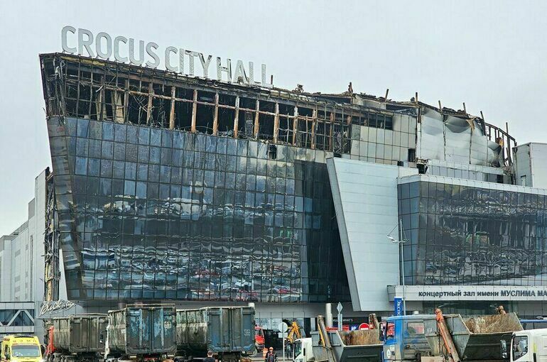 Спасатели разобрали 400 кубометров конструкций в &laquo;Крокус Сити Холле&raquo;