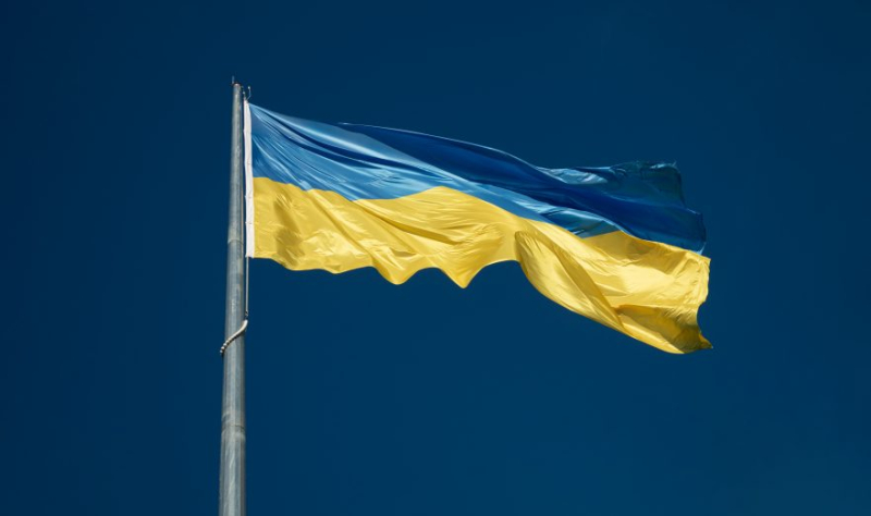Украинский модный журнал раскритиковали за переодетую в военную форму модель на обложке