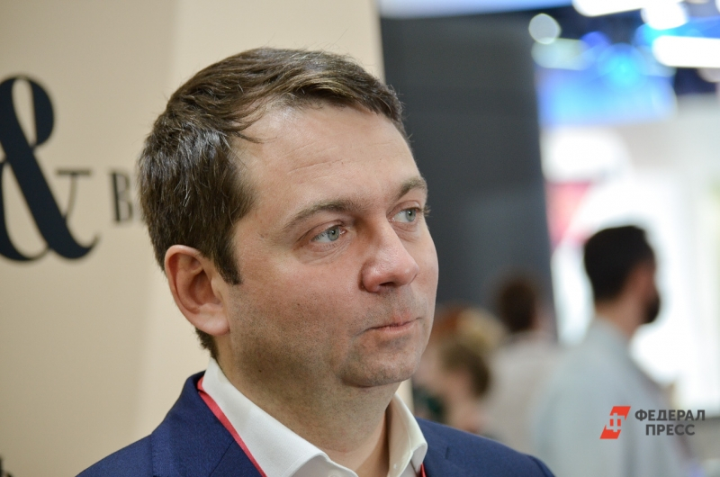 Пострадавшего после нападения губернатора Чибиса перевозят в Мурманск на вертолете