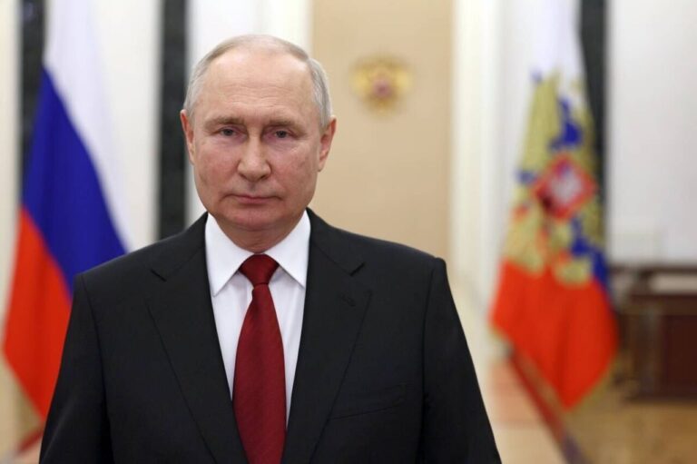 Путин присвоил космонавтке Анне Кикиной звание Героя РФ