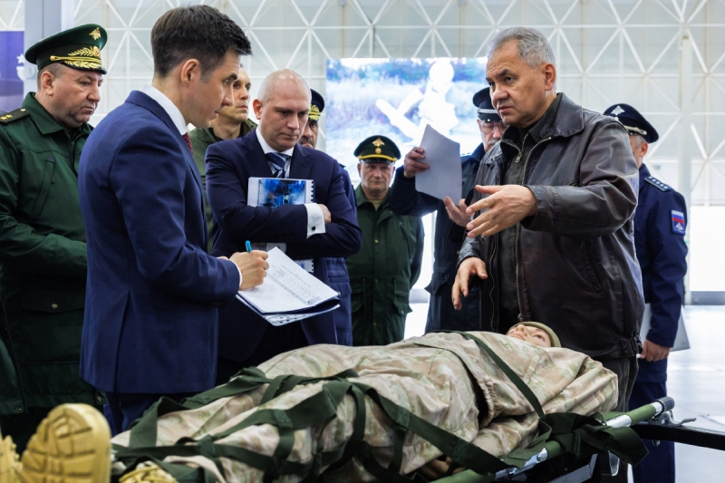 Шойгу потребовал ускорить производство медицинских роботов для СВО