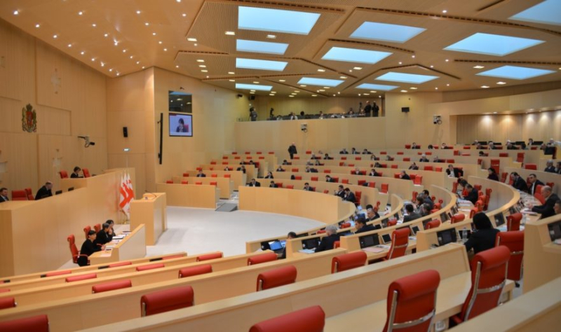 В парламенте Грузии депутаты подрались, обсуждая законопроект об иноагентах