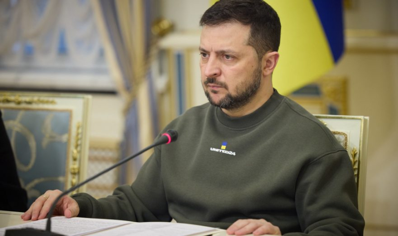 Зеленский назвал сложной ситуацию на&nbsp;полях сражений
