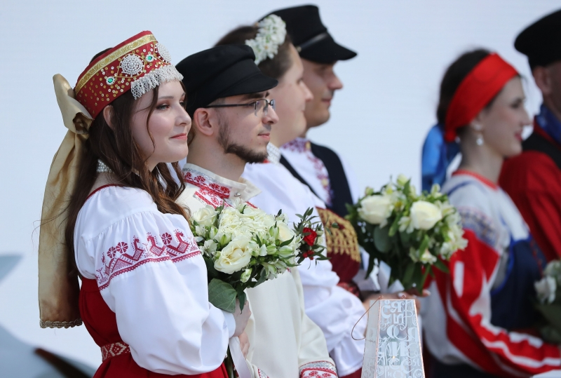 На выставке-форуме &laquo;Россия&raquo; 13 пар обменялись кольцами: &laquo;Подобного в истории страны еще не было&raquo;