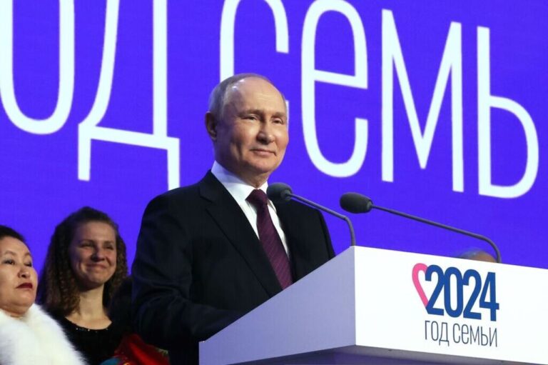 Путин поручил повысить коэффициент рождаемости к&nbsp;2030 году