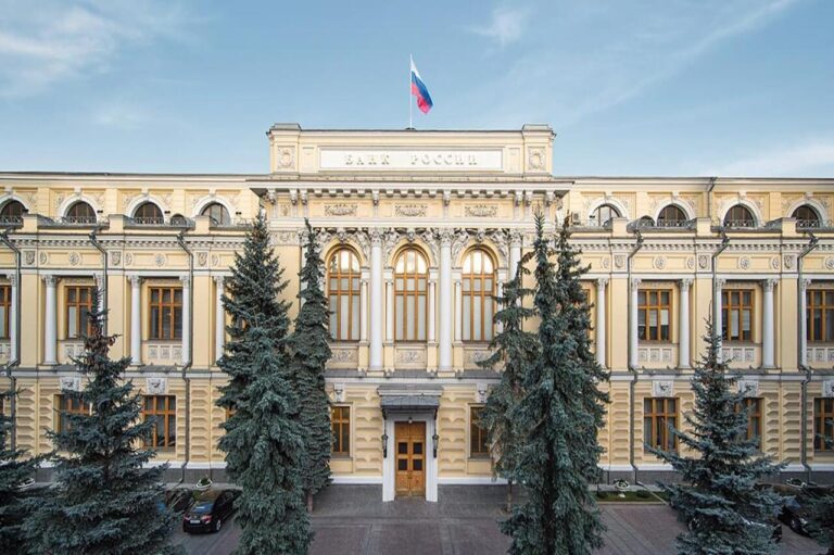 Россиянам станет сложнее получить кредит из-за новых ограничений ЦБ