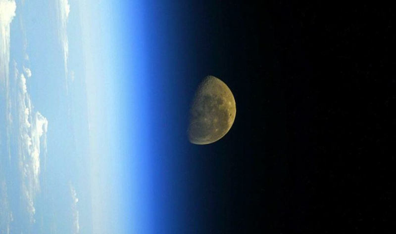 Китайский зонд &laquo;Чанъэ-6&raquo; успешно сел на обратной стороне Луны