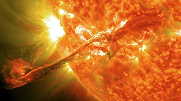 Космонавты на МКС выполняют эксперимент «Плазменный кристалл»