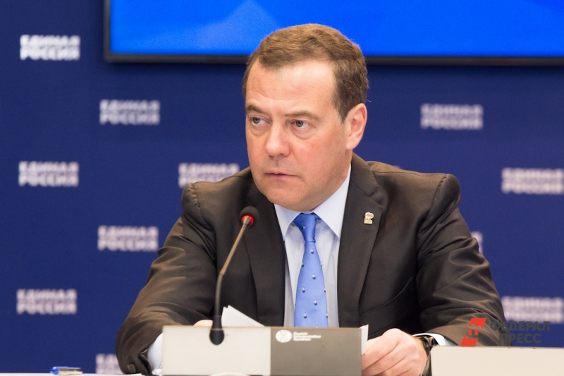 Медведев призвал российских журналистов побеседовать с Клуни &laquo;от заката до рассвета&raquo;