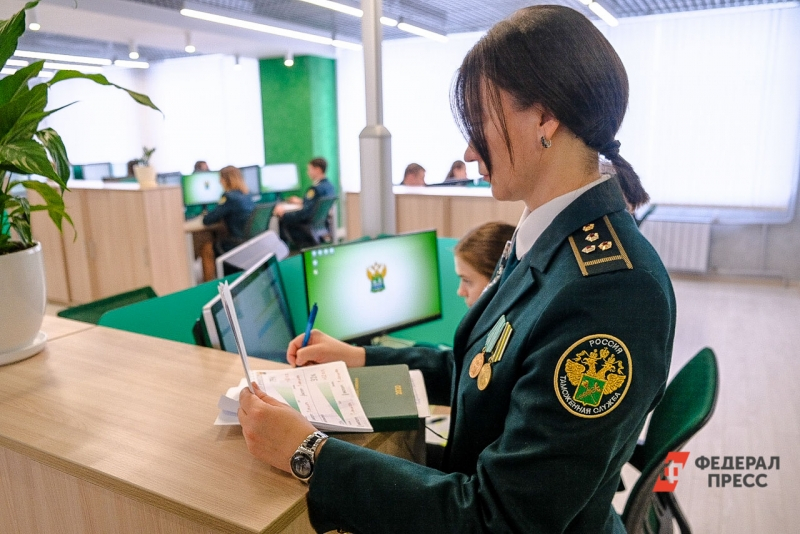 Псковским таможенникам с начала года 10 раз предлагали взятку