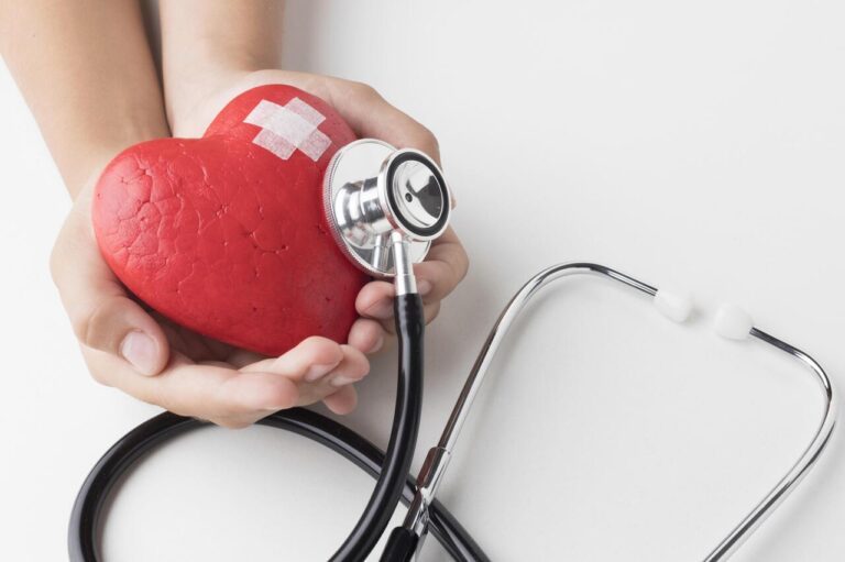 Ученые выяснили, что любовь с первого взгляда может возникнуть из-за синхронного сердцебиения