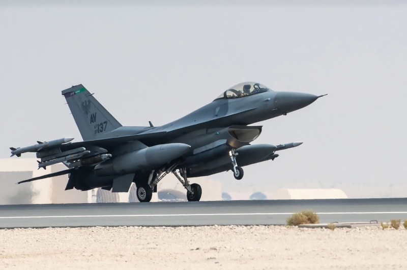 Шесть истребителей F-16 прибыли на Украину: главное за сутки