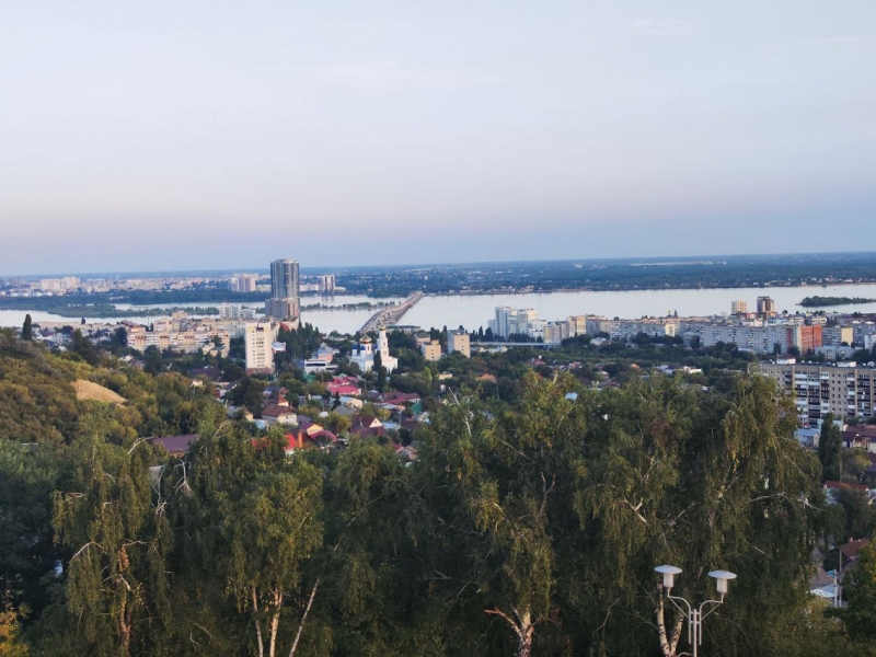 В Саратове врачи борются за жизнь женщины после атаки БПЛА: есть и другие пострадавшие