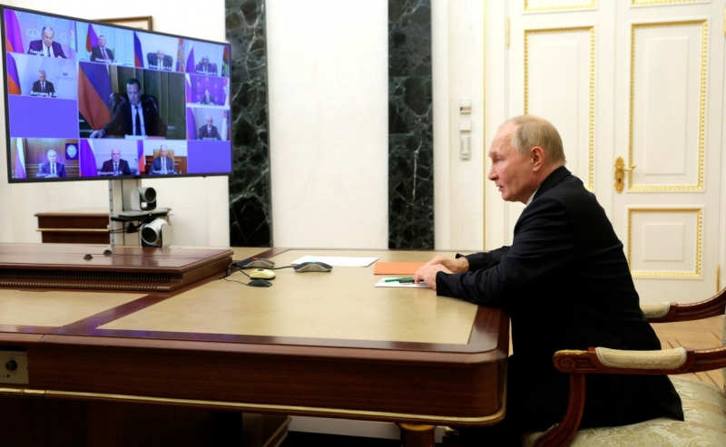 Владимир Путин провел совещание с постоянными членами Совета безопасности