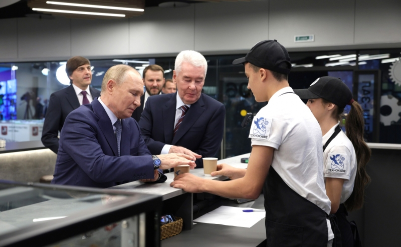 Владимир Путин прибыл на открытие колледжа для операторов БПЛА в Москве