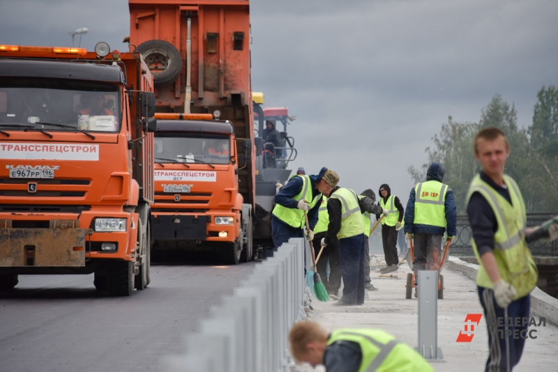 Дорожники объяснили, почему ремонт Кольского моста пошел не по плану