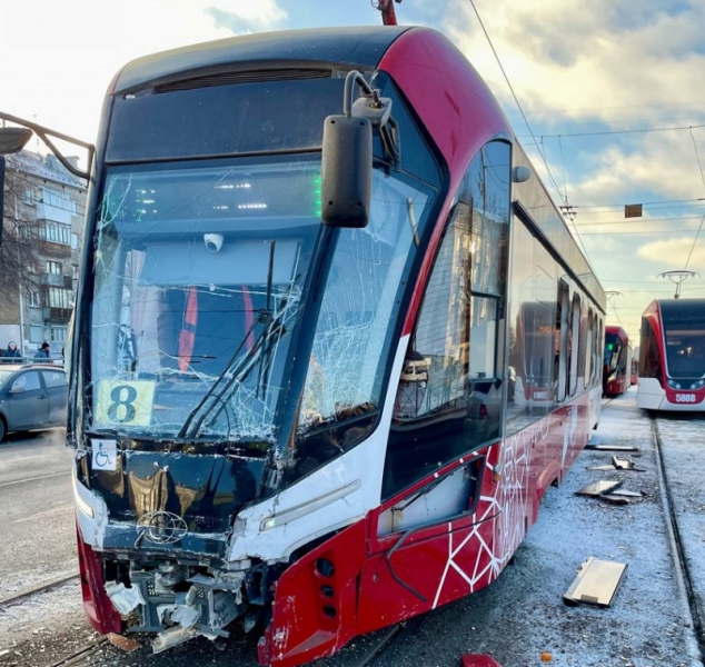 В Перми 19 человек пострадали при столкновении трамваев по вине уснувшего водителя