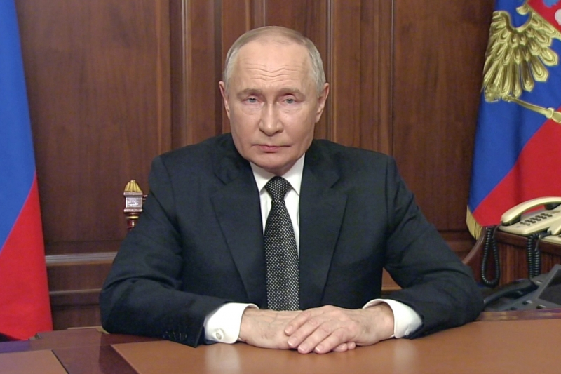Путин: МИД обеспечивает эффективное взаимодействие РФ с другими странами