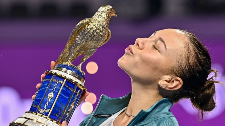 Сделка Синнера с WADA, сенсации в Дохе, прогресс (а не провал!) Медведева и первый титул будущей звезды