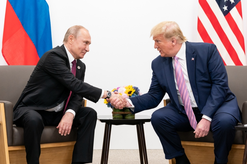 Трамп отказался назвать Путина диктатором: что произошло в зоне СВО 24 февраля