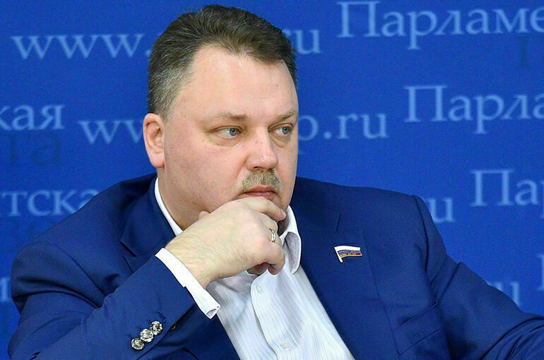 Одним зарплата, другим саморазвитие: чего ждут от работодателей сотрудники разных возрастов