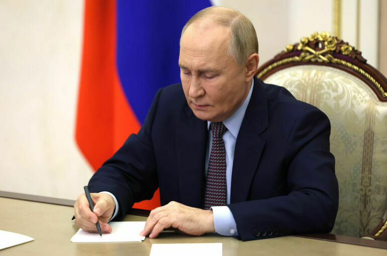 Путин поручил утвердить перечень ушедших из России компаний