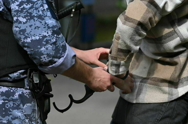 В Госдуме разъяснили, кого накажут за передачу банковской карты