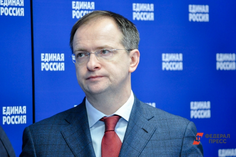 Мединский заявил о готовности РФ передать Украине еще около 3 тысяч тел погибших военных