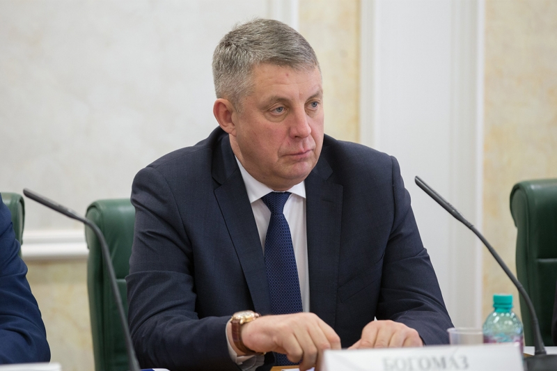 В Брянской области на пассажирский поезд обрушился мост: число пострадавших растет