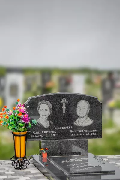 Семейные памятники из гранита: вечный монумент родственным узам