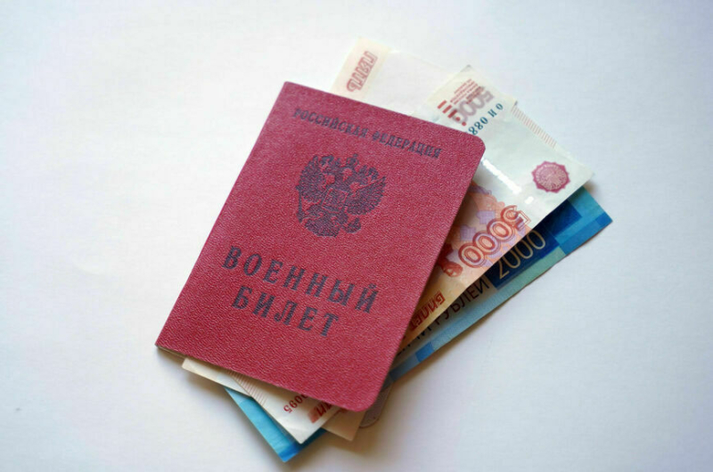 Доплату к пенсии получат больше военных